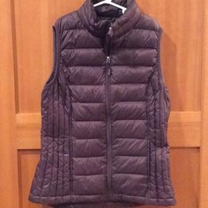 32 Degrees plum puffer vest
